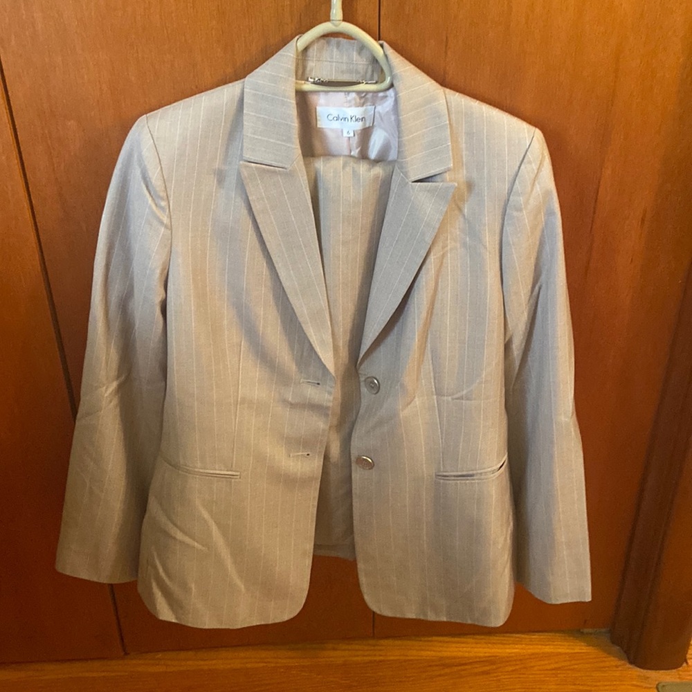 EUC Calvin Klein skirt suit size 6 color grey with white pinstripe